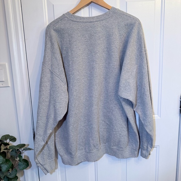 Gildan Gray Graphic Sweatshirt with Fun Design - Picture 4 of 6